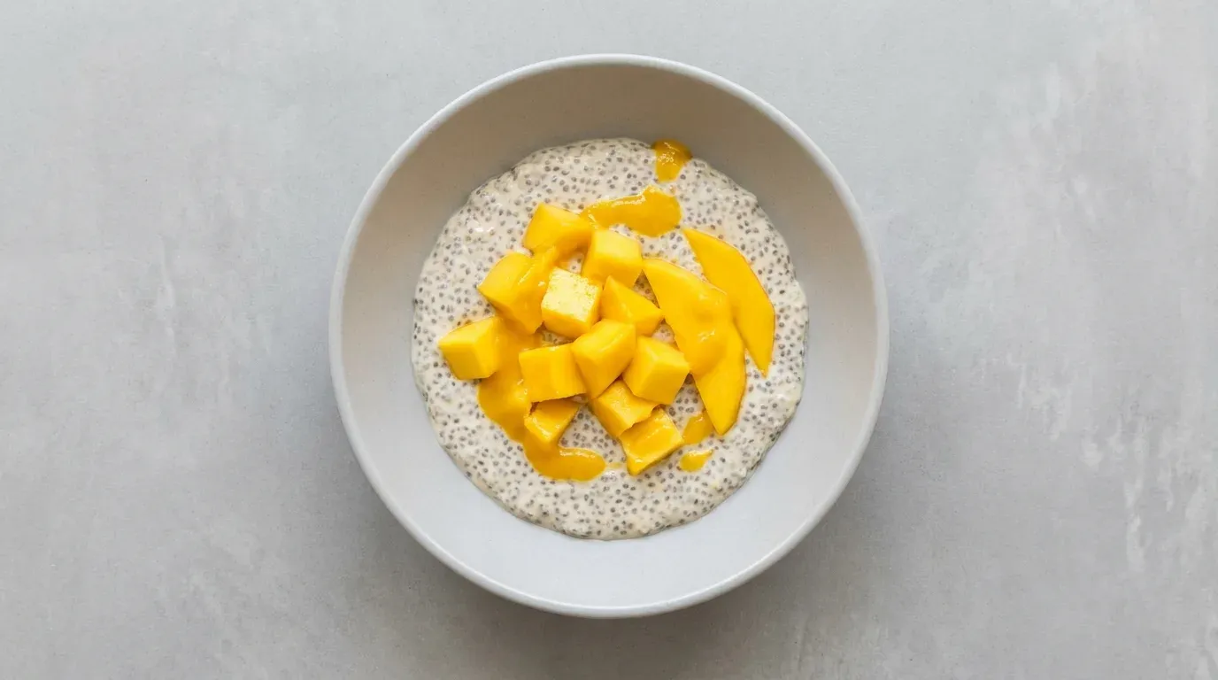 Pudding chia na napoju migdałowym z mango